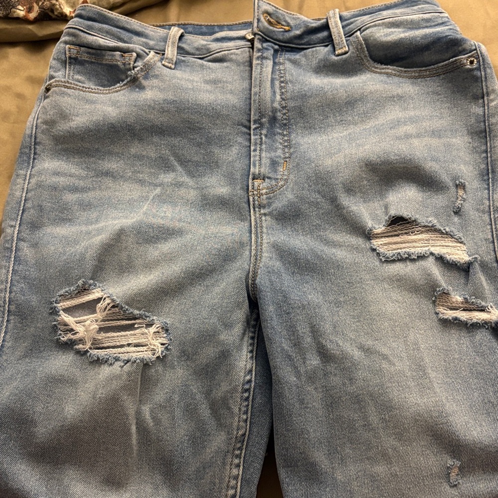 Light Wash Distressed skinny jeans  - Light Blue